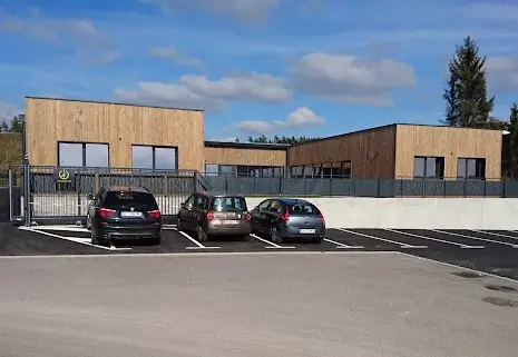 Bâtiment en bois moderne